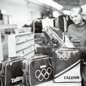 Käimas on kibe valmistumine 1980. aasta Moskva olümpiamängude purjeregatiks, mis toimus Tallinnas. Olümpiatemaatikaga kottide õmblemine 1977. aastal.